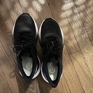 Lululemon Blissfeel Women's running shoes (NEVER WORN!)